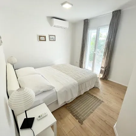 Holiday home Sol - Private Pool And 30m From The