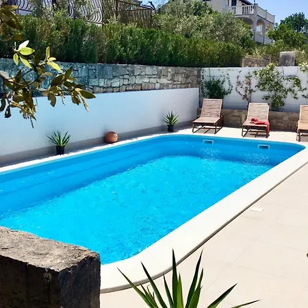 Sol - Private Pool And 30m From The Holiday home Necujam