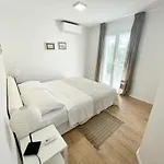 Casa de Férias Sol - Private Heated Pool & 30m From The