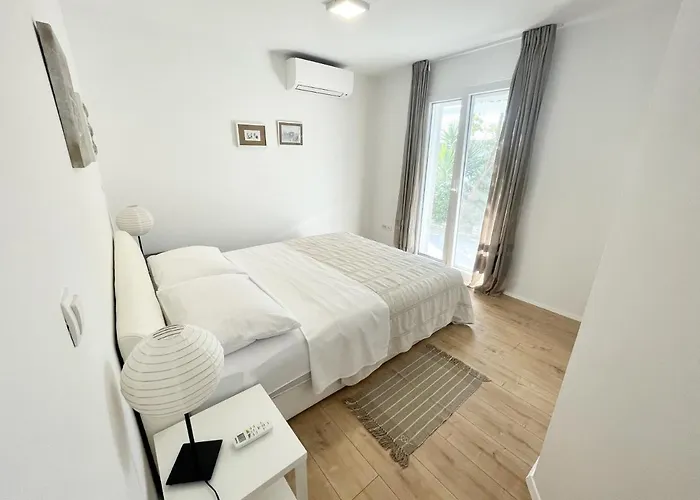 Dom wakacyjny Sol - Private Heated Pool & 30m From The