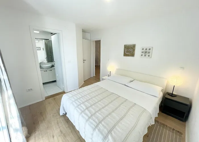 Dom wakacyjny Sol - Private Heated Pool & 30m From The Nečujam