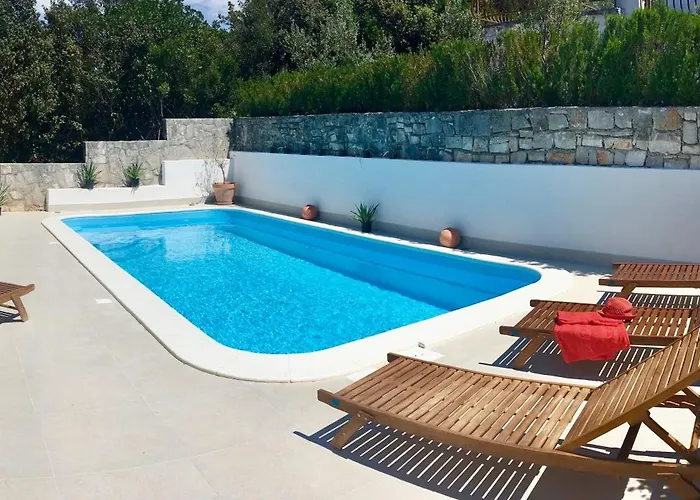 Sol - Private Heated Pool & 30m From The Dom wakacyjny Nečujam