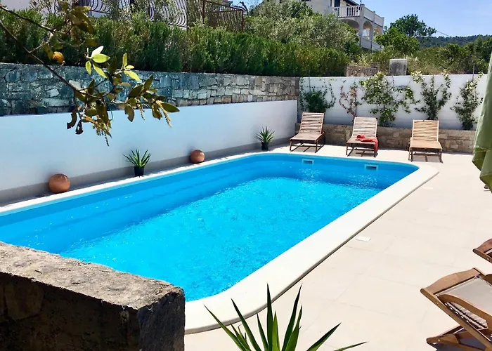 Sol - Private Heated Pool & 30m From The Dom wakacyjny Nečujam